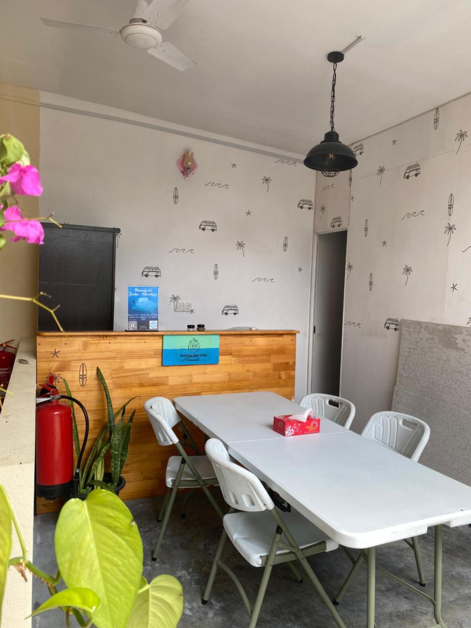 Maavaharu Guest House ヒンマフシ島 エクステリア 写真
