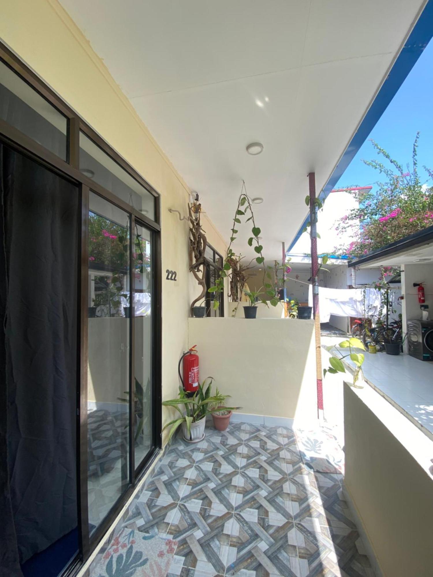 Maavaharu Guest House ヒンマフシ島 エクステリア 写真