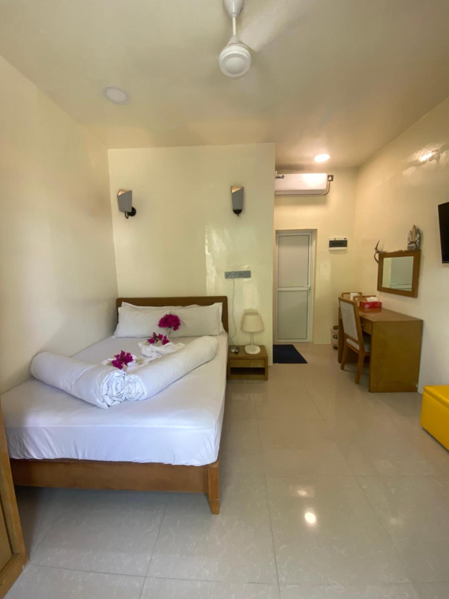 Maavaharu Guest House ヒンマフシ島 エクステリア 写真